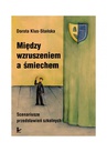 ebook Między wzruszeniem a śmiechem - Dorota Klus-Stańska